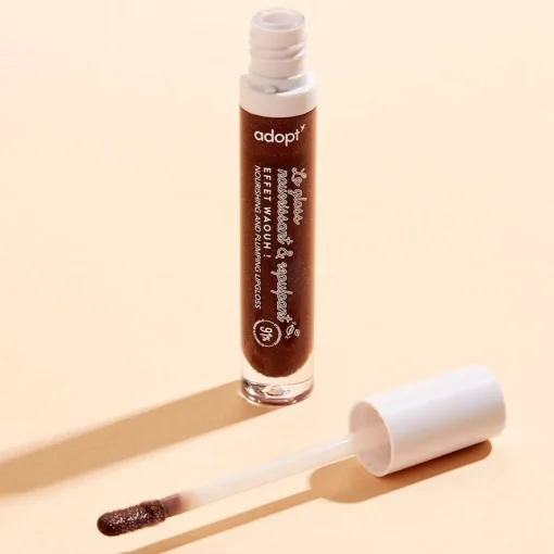 Online Adopt Glittery Lip Gloss With A Wow Effect!