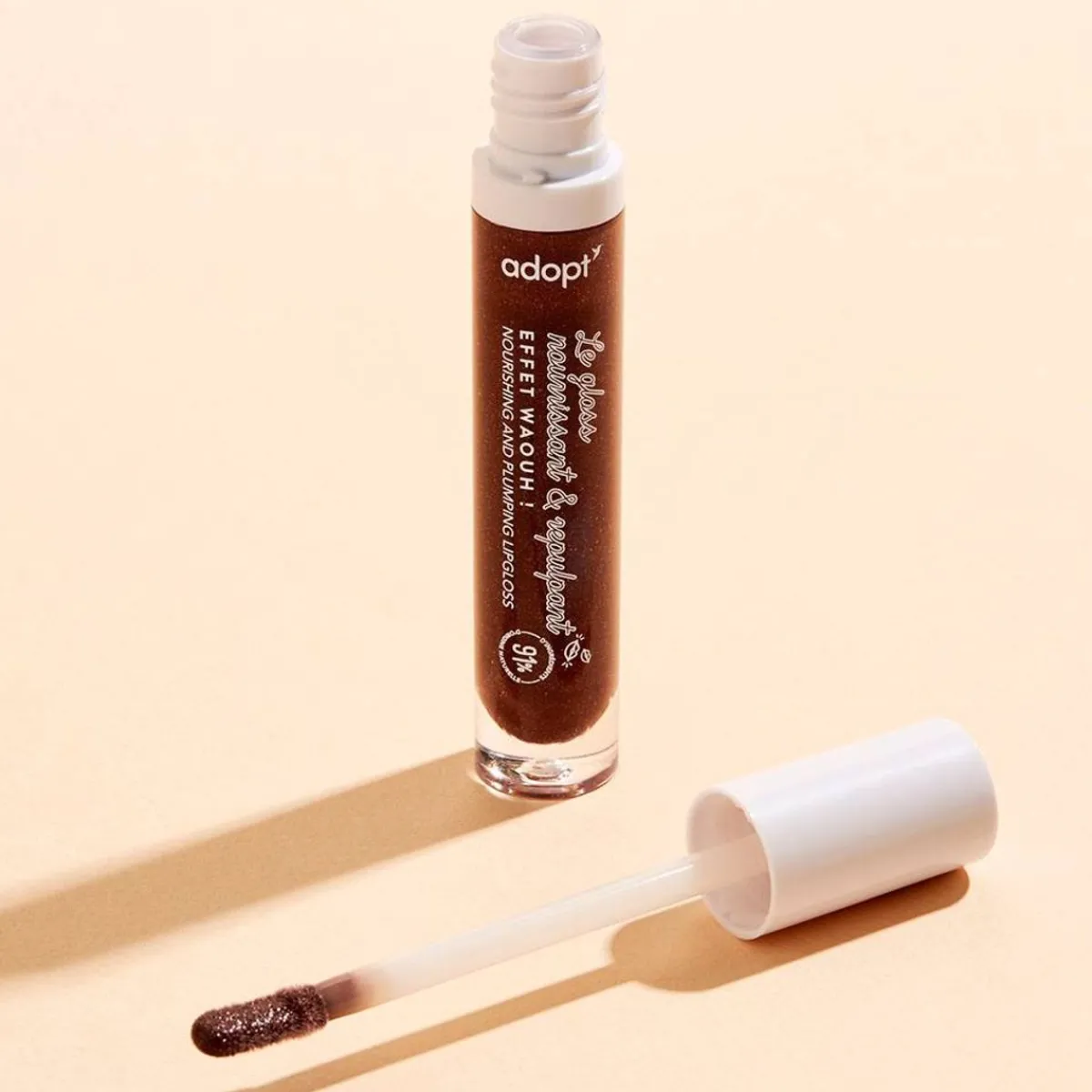 Online Adopt Glittery Lip Gloss With A Wow Effect!