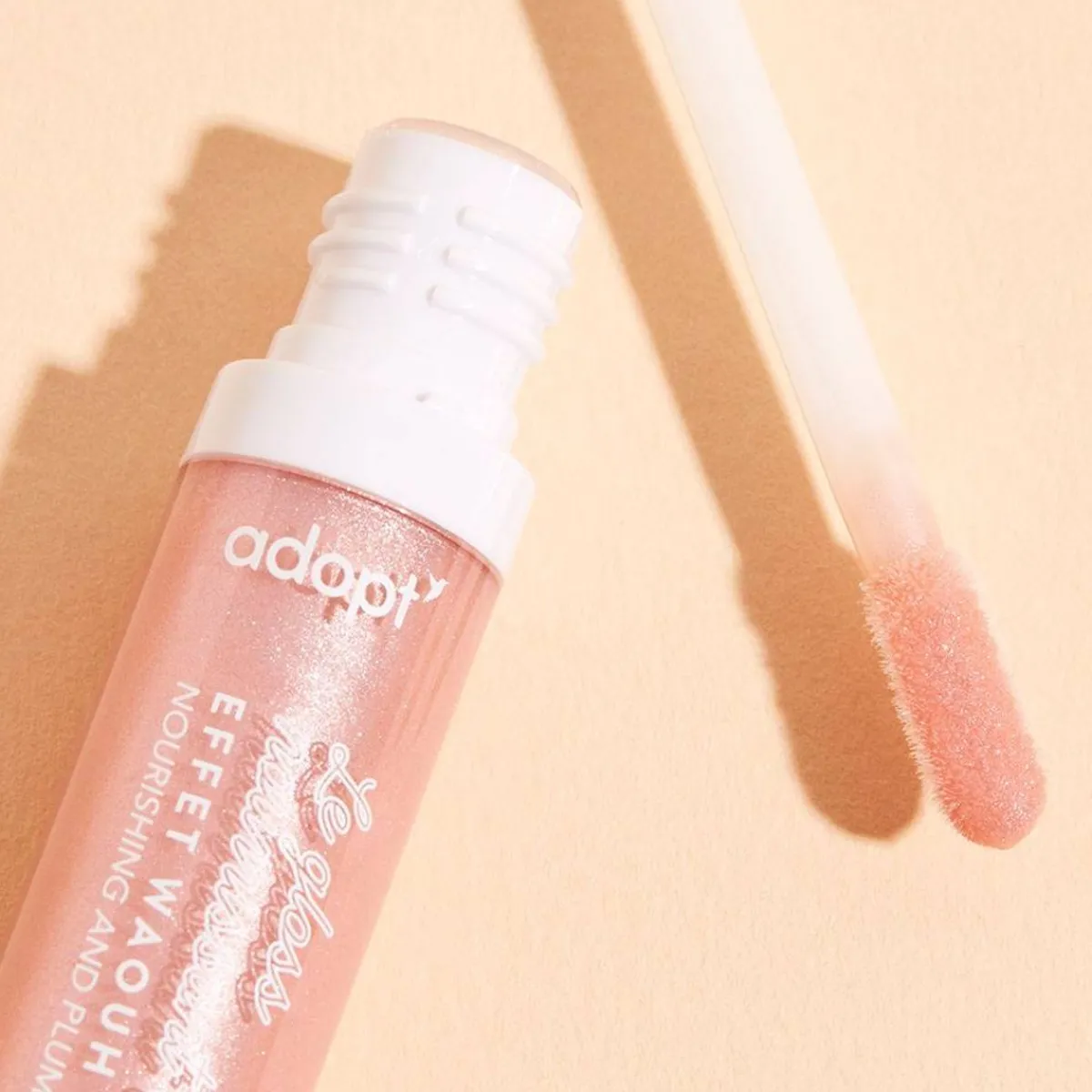 Online Adopt Glittery Lip Gloss With A Wow Effect!