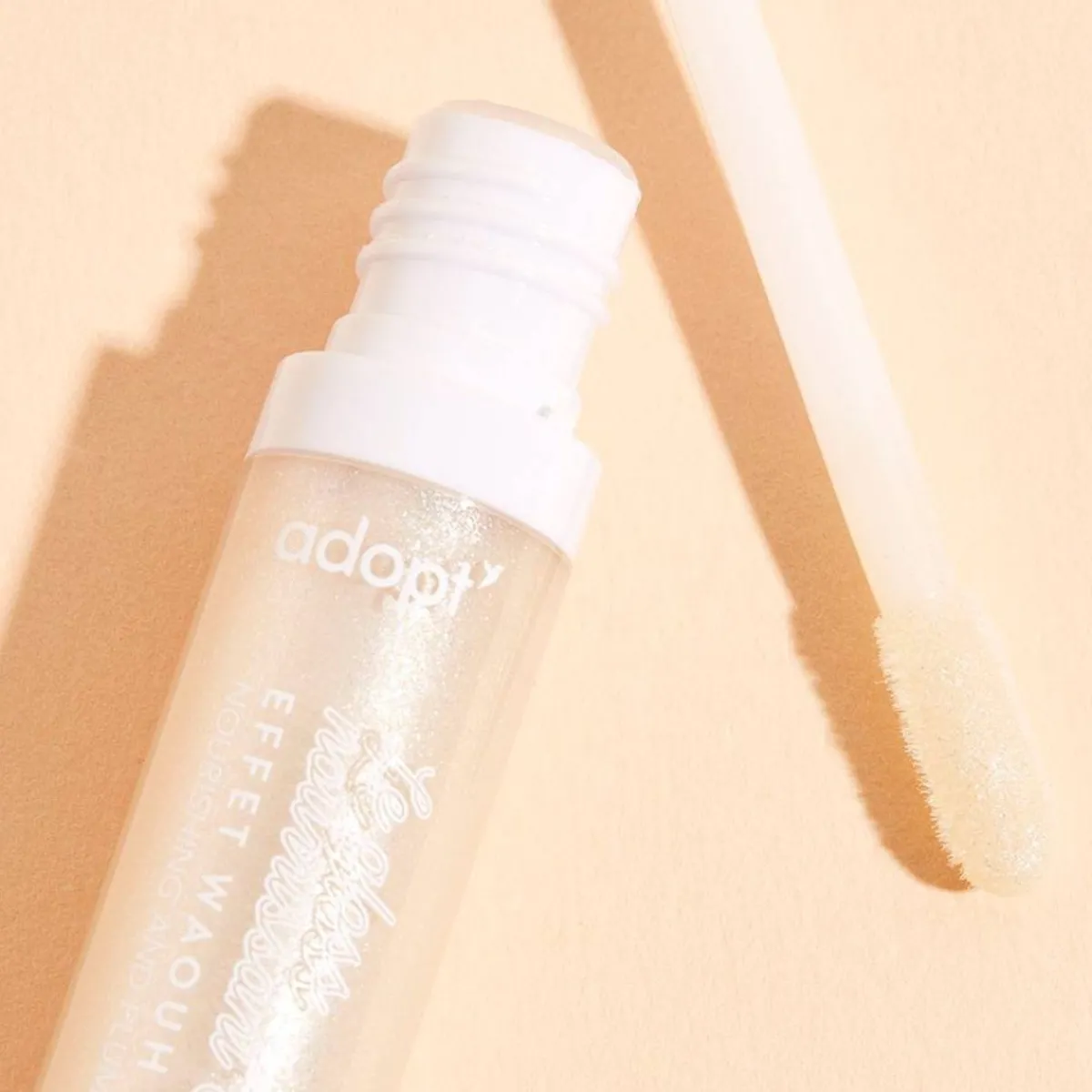 Online Adopt Glittery Lip Gloss With A Wow Effect!