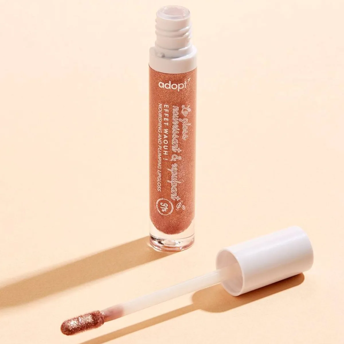 Online Adopt Glittery Lip Gloss With A Wow Effect!